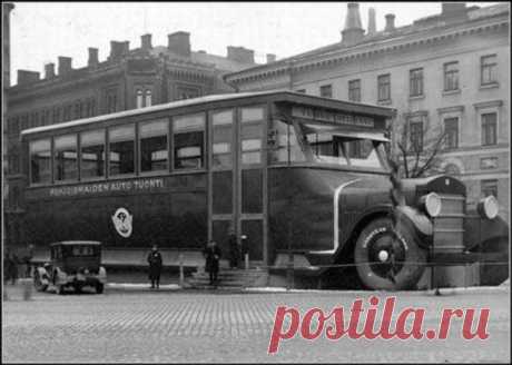 Гигантский автобус на выставке в Хельсинки в 1927 году.
