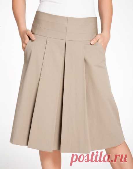 Расклешенная юбка с непараллельными складками спереди. Elie Tahari.