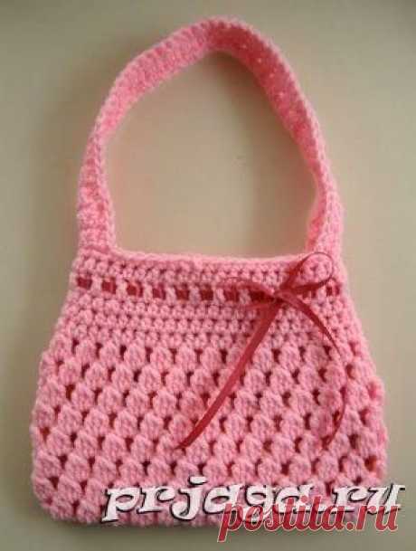 Розовая сумочка крючком