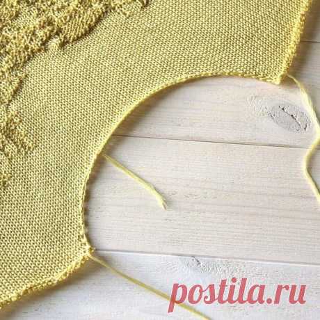 УСТРАНЕНИЕ СТУПЕНЕК ОТ ЗАКРЫТИЯ ПЕТЕЛЬ ГРУППАМИ
Автор: belka_handmade
В предыдущем ряду, перед закрытием очередной группы петель, не довязывать последнюю петлю ряда.
Развернуть работу. На правой спице 1 петля.
Снять с левой спицы петлю, не провязывая. Протянуть ее через крайнюю петлю. Закрыта одна петля.
Продолжить закрывать петли привычным образом до указанного количества.
Повторять эти действия перед каждым закрытием петель, формирующим линию выреза.

 Сформированный...