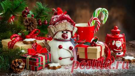Снеговик с подарками скачать фото обои для рабочего стола