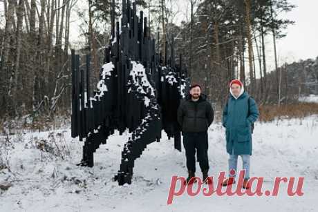 На Урале появился «Призрак леса» из обгоревших деревьев. В Екатеринбурге установили арт-объект в память о разрушительных лесных пожарах в Свердловской области летом и зимой 2021 года. Скульптура под названием «Призрак леса» появилась в городе в рамках Уральского фестиваля паблик-арта ЧӦ. Конструкция выполнена из 1347 обгоревших деревянных брусьев.