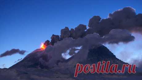 Вулкан Ключевской выбросил 5-километровый столб пепла В среду, 12 июня, утром активизировавшийся на Камчатке вулкан Ключевской выбросил столб пепла на высоту 5 километров над уровнем моря, шлейф от которого