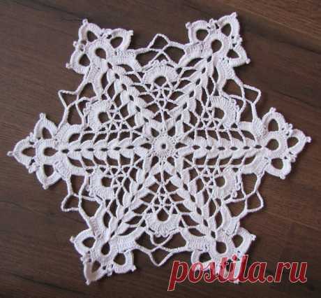 Ravelry: Project Gallery for Cut-Glass Snowflake Doily pattern by JudyK