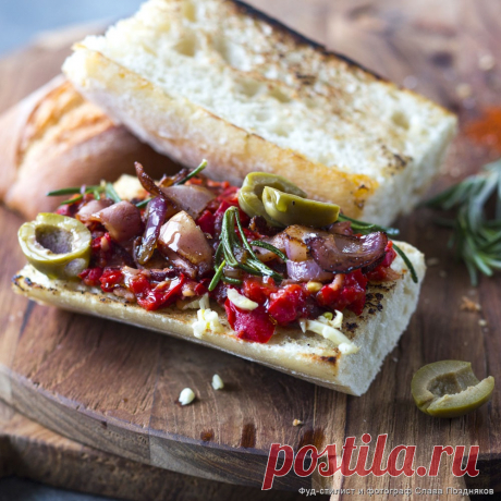 Кулинарные рецепты - Брускетта с красной фасолью, беконом и оливками - с фото и видео инструкцией на сайте Bonduelle.ru