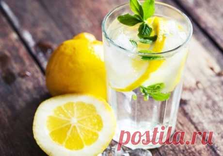 5 причин выпить воду с лимонным соком утром