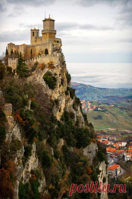Древний замок на вершине скалы! Сан-Марино