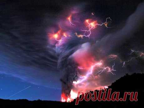 Обои шторм тучи природа гроза молния буря вулкан огонь извержение - Фото обои рабочего стола