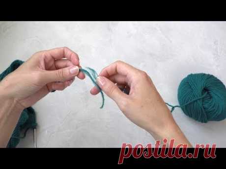 Как соединить две нити при вязании. / Как спрятать кончики нитей при вязании спицами.