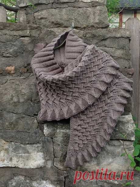 Lin-Lin Shawl pattern by Yoko Johnston