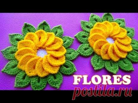 Flores tejidas a crochet de 12 pétalos con hojitas para tapetes y centros de mesa paso a paso