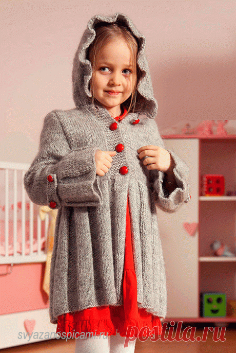 Пальто с капюшоном для девочки вязаное спицами