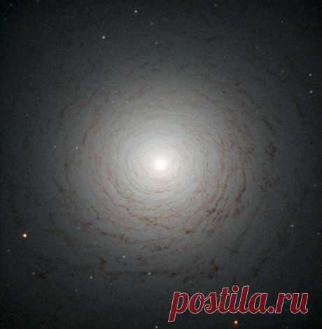 NGC 524 / Физика невозможного!