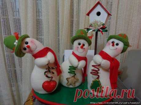 Снеговички-очаровашки Снеговички-очаровашкиТакие славные милашки снеговички будут радовать вас и на Рождество и на старый новый год.Они готовы провести с вами все новогодние каникулы.