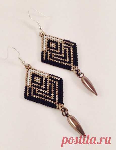 (13) Diamond Shaped Black Widow Dangle Earrings