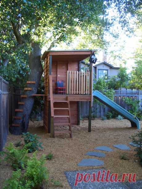 Play structure without swing