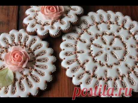 How to Make Eyelet Lace Doily Cookies (aka Part 1 of My 3-D Wedding Bouquets)