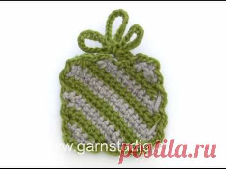 DROPS Crocheting Tutorial: How to work a present to decorate with
