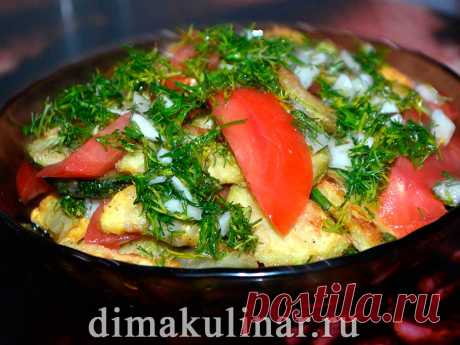 Салат из жареных кабачков с помидорами и чесноком слоями
