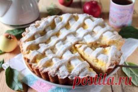 Яблочный пирог с нежным кремом Осень — пора яблок и шарлоток. Побалуйте своих близких нежными пирогами!