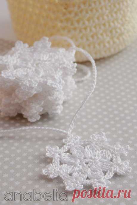 Anabelia craft design: Crochet snowflakes garland