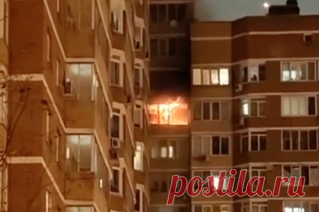 Mash: два человека разбились насмерть, спасаясь от пожара в Новой Москве. Очевидцы утверждают, что до возгорания в многоэтажном доме были слышны крики и хлопки.