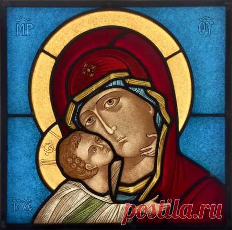 Stained glass with sacred icon - iko studio Small stained glass windows with sacred icon, Madonna with child made with precious glass, lead binding and grisaille painting.