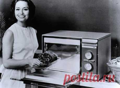 8 октября 1945 года Перси Спенсер запатентовал микроволновую печь: