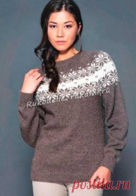 Женский пуловер с жаккардовым узором спицами