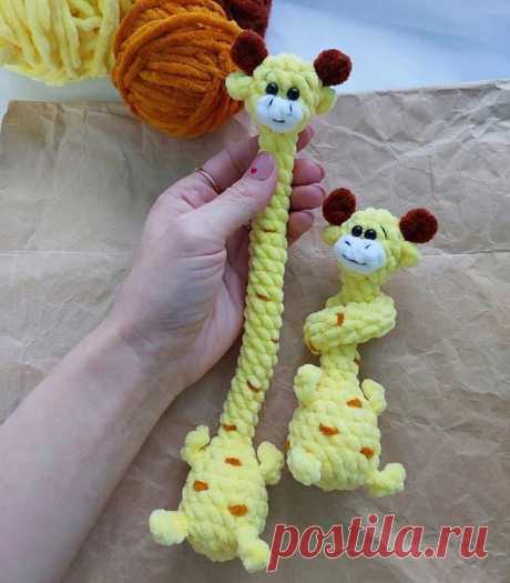 Жираф — носите завязав крючком. Амигуруми схемы и описания. Автор: @maxotka_toys | IRINELY.ART