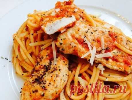 Как приготовить спагетти с курицей в томатном соусе - рецепт, ингридиенты и фотографии