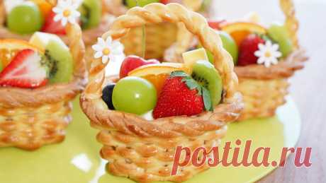 앙증맞은 미니 바구니 과일 파이를 이번에는 기발한 방법으로 만들었어요. 🎊 / Mini Fruit Pie Recipe / Homemade / Mini Fruits Tart 안녕하세요.분 베이크입니다.오늘은 아름다운 미니 과일 바구니 파이를 만들어 봤어요.좀 더 색다른 바구니 짜기 패턴으로 만들고 싶어서 이런저런 고민과 테스트를 해서 완성한 미니 과일 바구니 파이예요.실제 바구니처럼 만드는 것이 제 목표였거든요. 😊오븐 테스트를 하다가 손목 부위를 ...