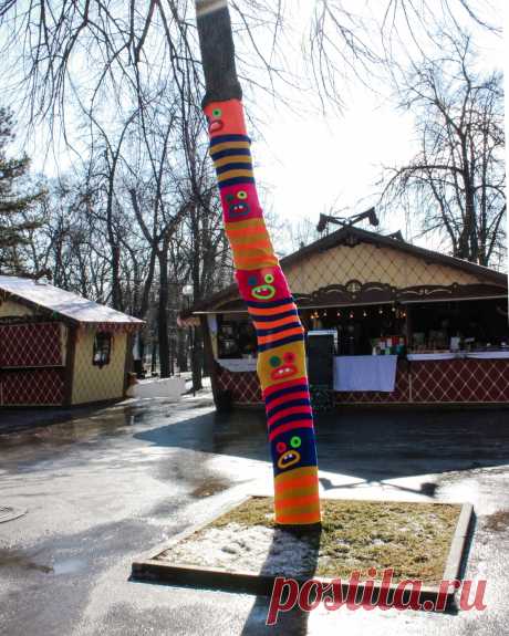 https://www.livemaster.ru/item/19968667-dizajn-i-reklama-yarnbombing-yarnbombing-graffiti-iz-pryazhi