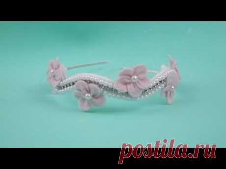 Faça você mesma: tiara de pérolas com flores de feltro