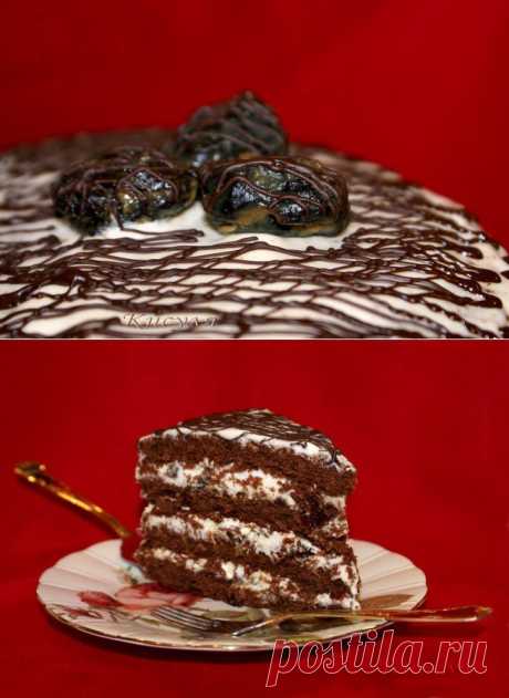 Шоколадный торт с черносливом.