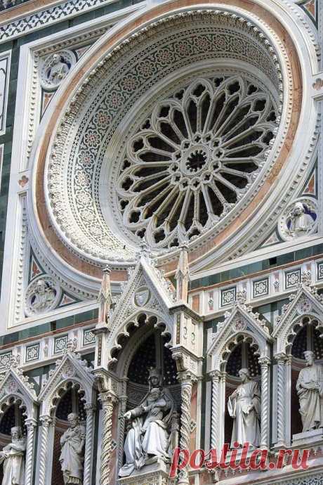 The Duomo Wheel, Florence, Italy | Gothic Cathedrals