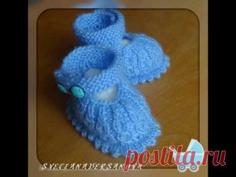 ▶ Пинетки-ботиночки с застежкой.Knitting baby booties - YouTube