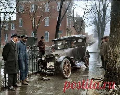 Раскрашенная фотография автоаварии в Вашингтоне, США, 1921 год