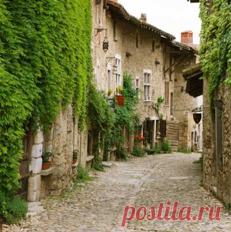 Средневековая деревня Перуж (Pérouges)