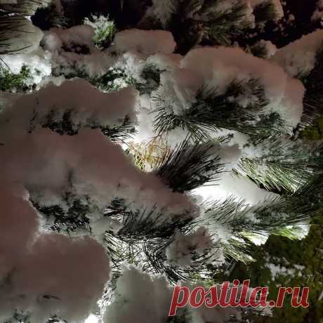 В нашем городе сказка... 
Нельзя терять ни минуты, ведь завтра она может растаять❄️ 
Окунулись в дестство...мммм.. это реально праздник🎇