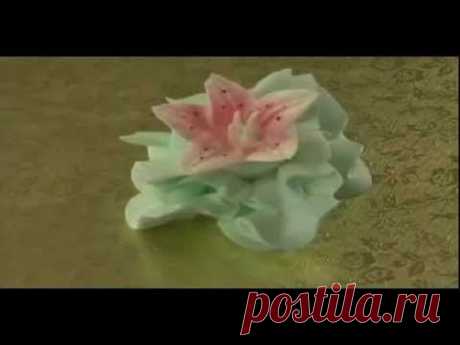 ▶ Как украсить торт кремом - цветок лилия - YouTube