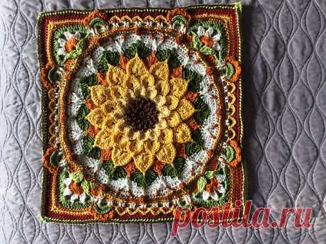 Ravelry: The Enchanted Garden Tote pattern by Courtney Laube