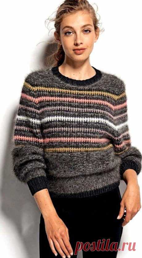 Элегантный полосатый пуловер со снятыми петлями спицами