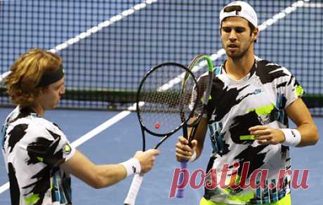 Рублев и Хачанов вышли в четвертьфинал турнира ATP в Гонконге в парном разряде. Российские теннисисты в двух сетах обыграли Зизу Бергса и Коулмена Вонга