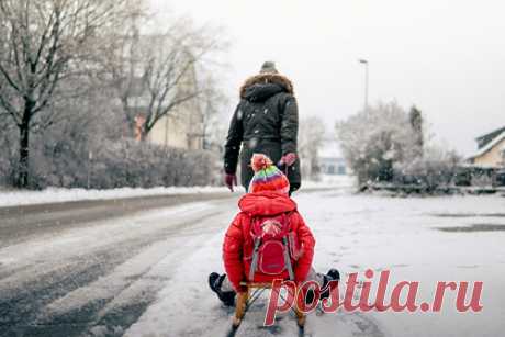 Россиянам назвали популярные города страны для отдыха с детьми зимой. Самым популярным городом России для зимнего отдыха с детьми названа Ялта. Так, вторым по популярности направлением оказался Сочи. Следом идут два крупнейших города России — Санкт-Петербург и Москва. Также туристы с детьми предпочитают отправиться на отдых зимой в Великий Устюг, родину Деда Мороза и в Пятигорск.