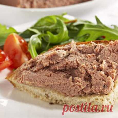 Свиная печень - рецепты с фото - PhotoRecept.ru Считается, что свиная печень по вкусу лучше говяжьей. В результате правильного приготовления, печень получается более нежной и имеет менее выраженный запах, присущий этому продукту.