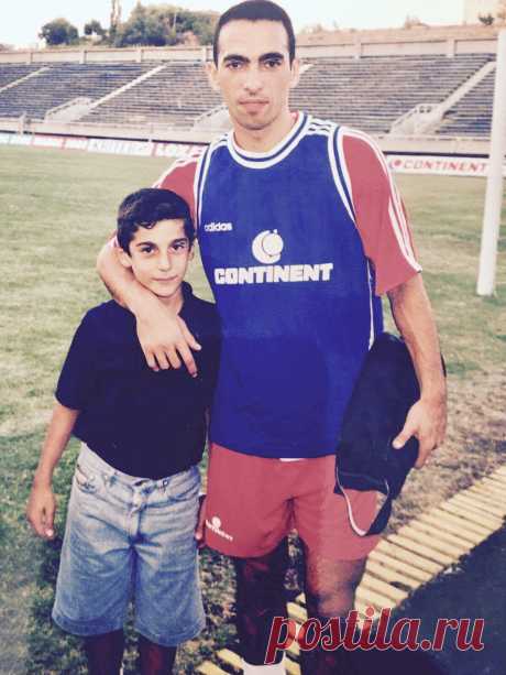 Youri Djorkaeff on Twitter “*that day you told me you would one day win the Cup too...you deserve it my friend!!!!Congratulation @HenrikhMkh💪bravo @ManUtd🏆@armenia 🇦🇲”