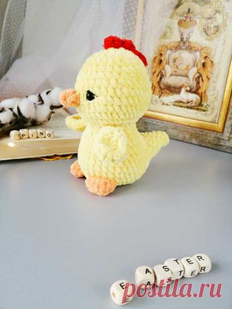 PDF Цыплёнок Пи крючком. FREE crochet pattern; Аmigurumi bird patterns. Амигуруми схемы и описания на русском. Вязаные игрушки и поделки своими руками #amimore - маленький цыпленок к Пасхе, плюшевые цыплята, пасхальный цыплёнок из плюшевой пряжи.