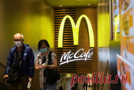 Дефицит кадров вынудил McDonald's нанять детей. Филиал McDonald's в городе Мелдфор, штат Орегон, начал набирать на работу 14-15-летних подростков. Ресторан уже пытался привлечь новых сотрудников, поднимая минимальную заработную плату до 15 долларов в час. Но только с момента открытия вакансий для подростков младше 16 лет нашлось 25 желающих трудоустроиться.