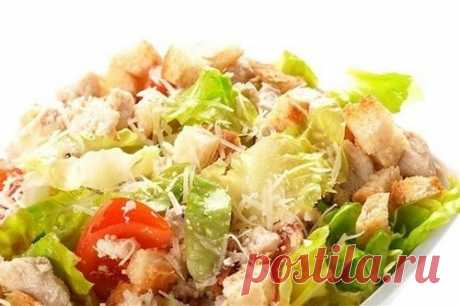 Классический салат «Цезарь» с курицей и сыром пармезан, рецепт — Вкусо.ру